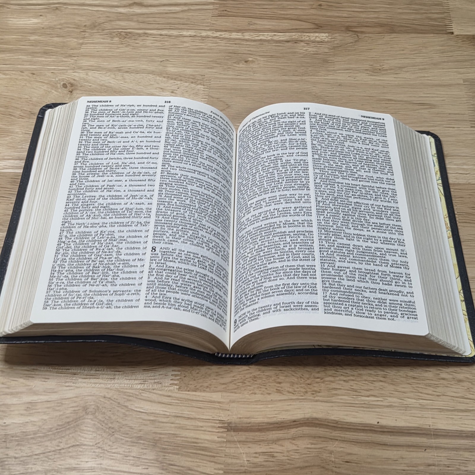 Holy Bible KJV King James Version Red Letter with Concordance Word Aflame 1973