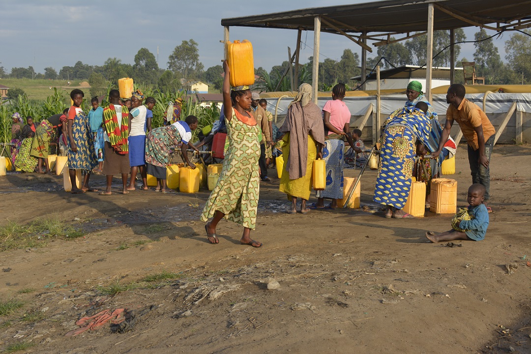 Les habitants à la recherche de l'eau