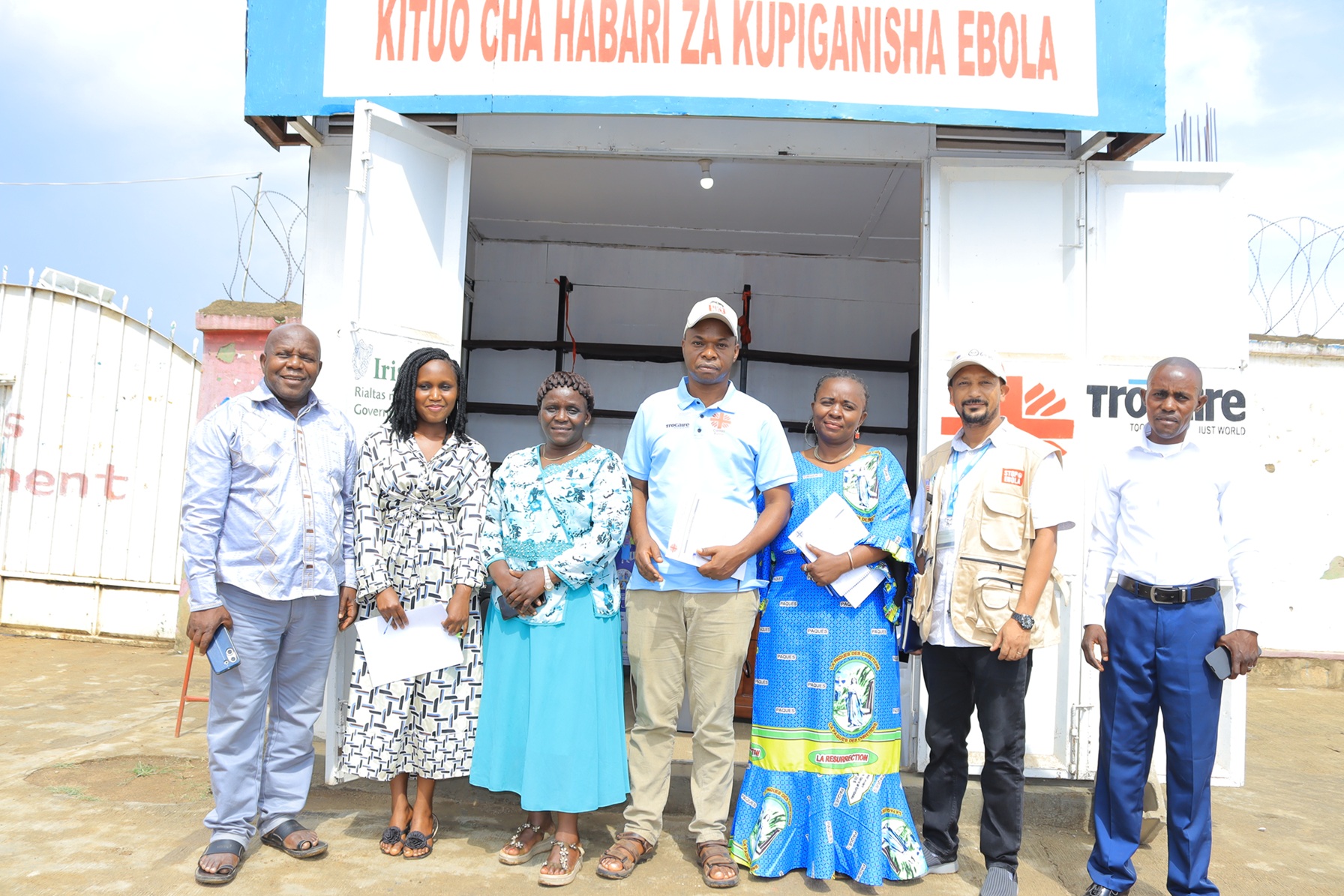 Photo famille Kiosque_Ebola